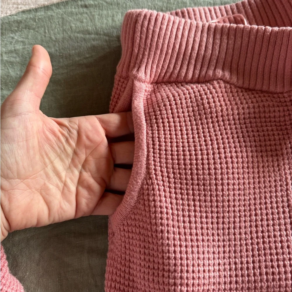 NWOT Cyrus pink sweater set - Picture 2 of 6